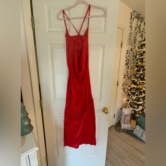 Red maxi dress with lace. - Picture 5 of 6